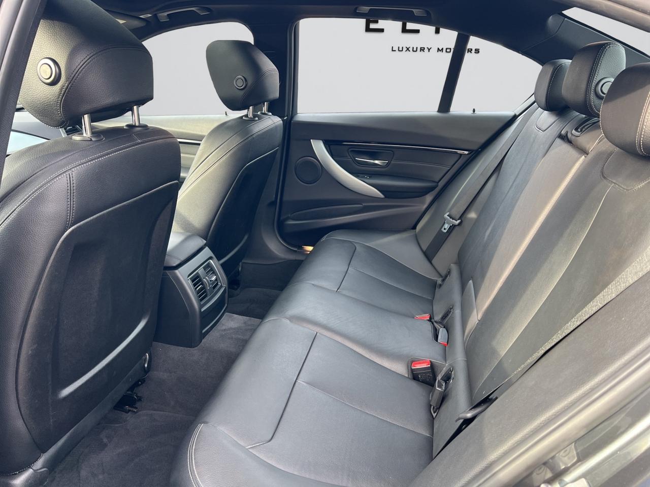 2016 BMW 3 Series 330e Plug-In Hybrid - M-Sport Pkg !! Photo