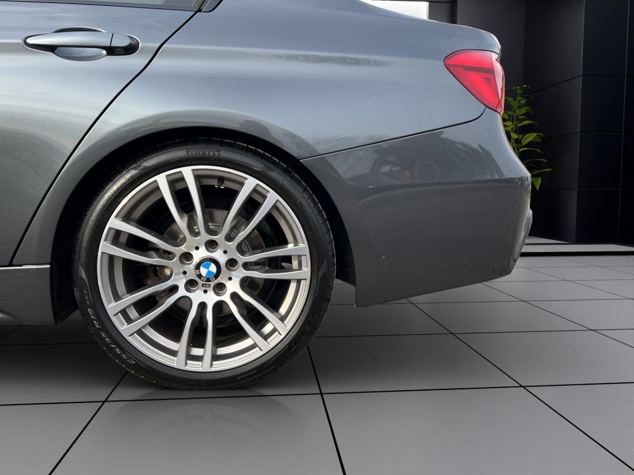 2016 BMW 3 Series 330e Plug-In Hybrid - M-Sport Pkg !! Photo