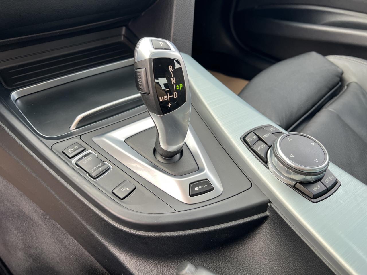 2016 BMW 3 Series 330e Plug-In Hybrid - M-Sport Pkg !! Photo