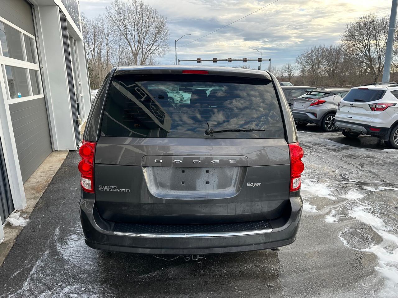 2017 Dodge Grand Caravan CVP/SXT Photo