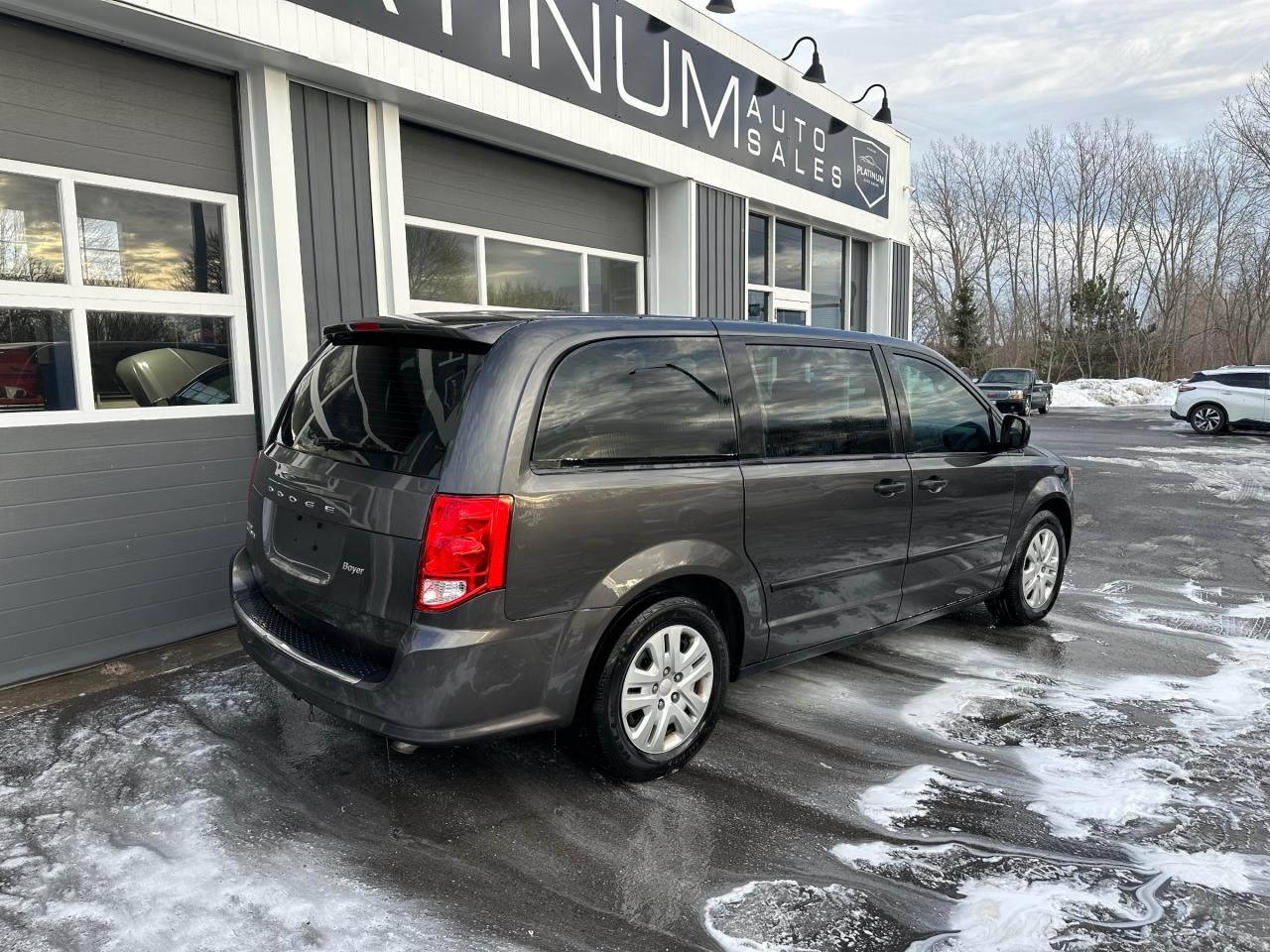 2017 Dodge Grand Caravan CVP/SXT Photo2