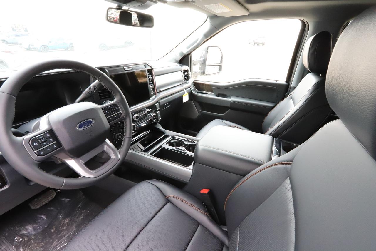 2026 Ford F-250 Super Duty SRW LARIAT 4WD CREW CAB 6.75' BOX Photo1