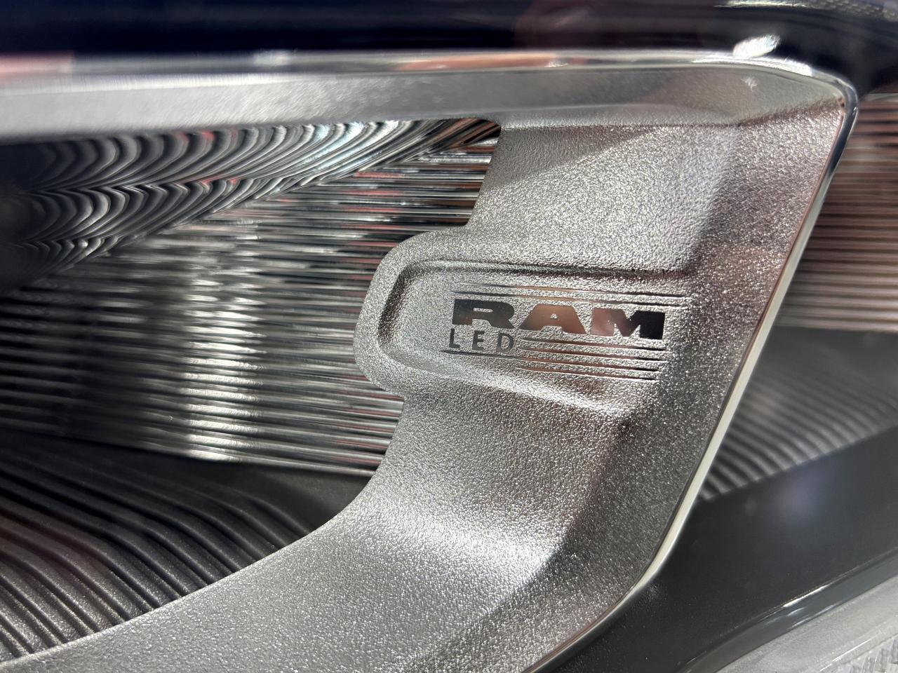 2022 RAM 1500 Laramie|V8HEMI|4WD|CREW|NAV|ALPINE|LEATHER|WOOD|++ Photo2