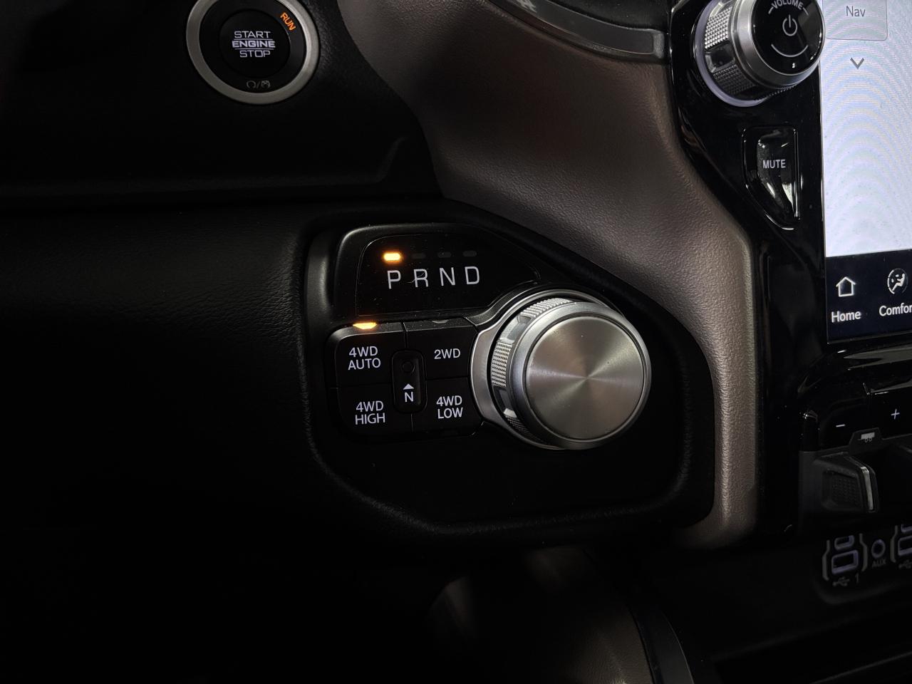 2022 RAM 1500 Laramie|V8HEMI|4WD|CREW|NAV|ALPINE|LEATHER|WOOD|++ Photo