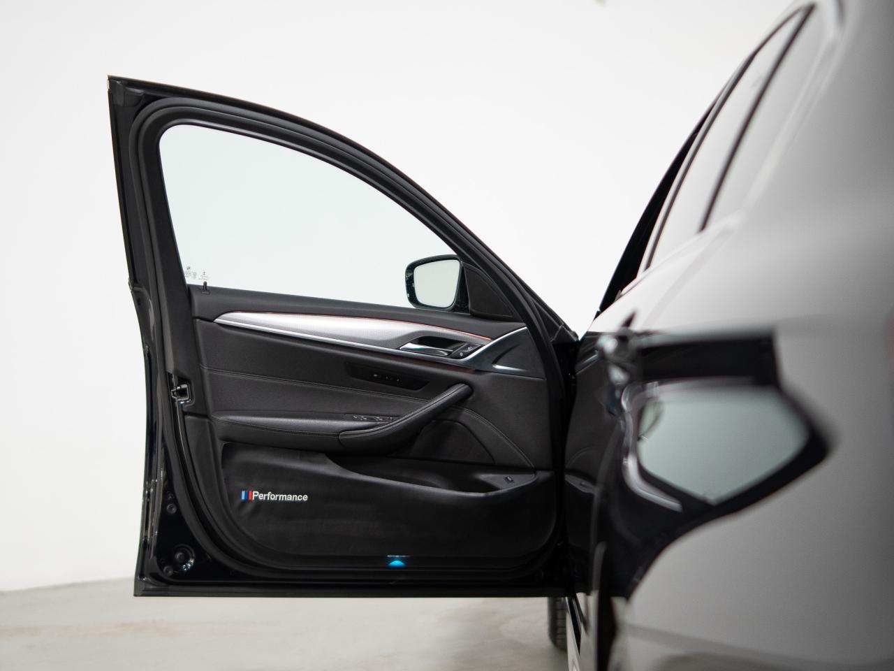 2017 BMW 5 Series 530i | M-SPORT | XDRIVE | PREMIUM PKG | 19 IN Photo