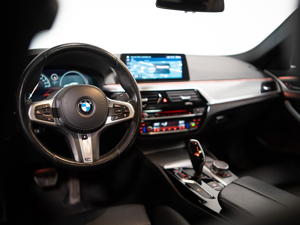 2017 BMW 5 Series 530i | M-SPORT | XDRIVE | PREMIUM PKG | 19 IN Photo