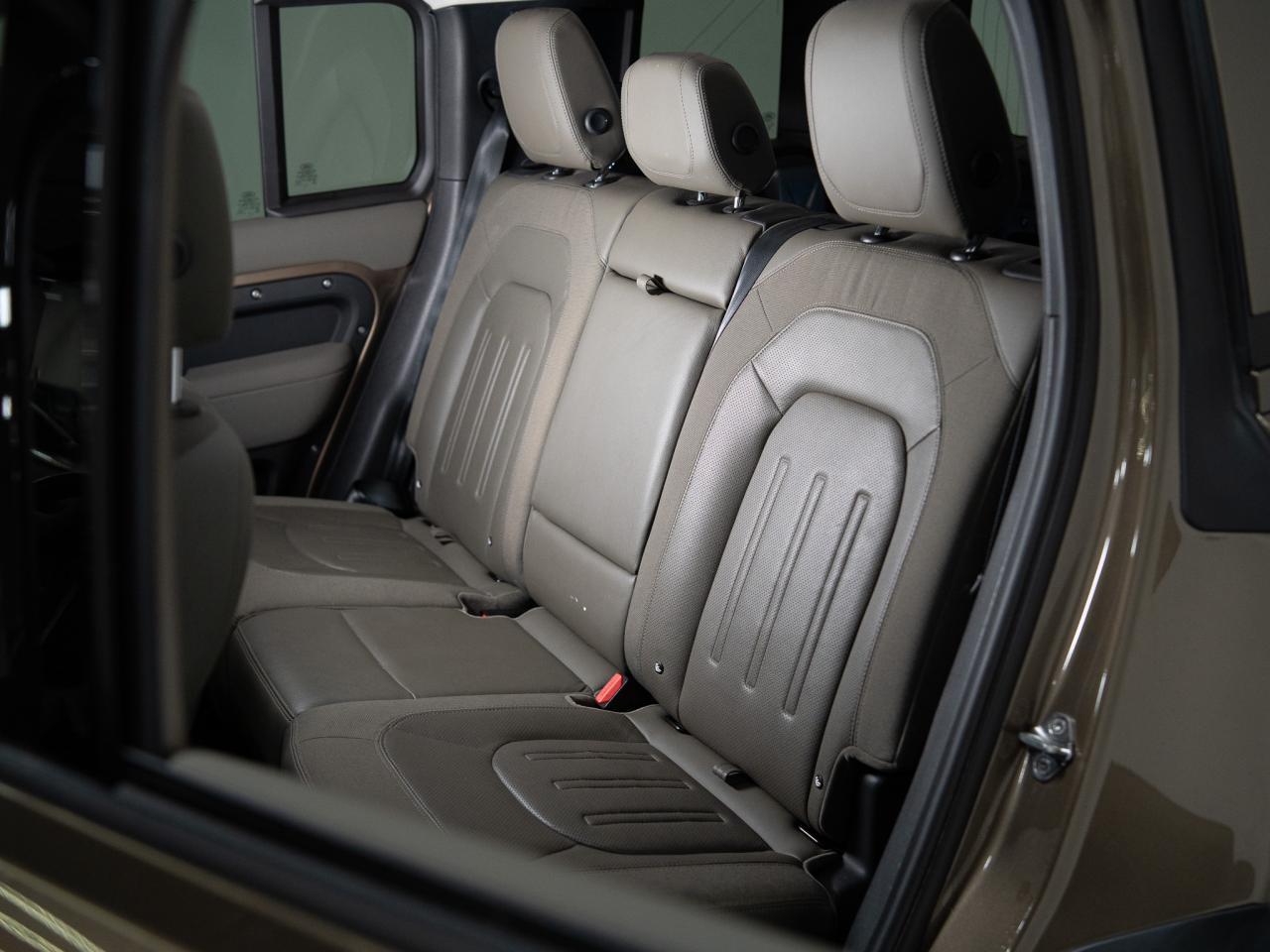 2020 Land Rover Defender 110 | FIRST EDITION | MERIDIAN | 19 IN Photo