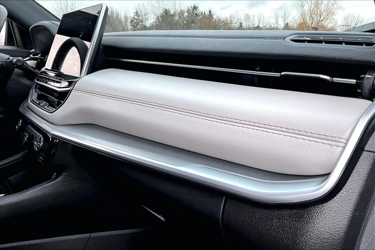 2024 Jeep Compass Limited | Heated Leather | Safety Tech | 4X4 Photo