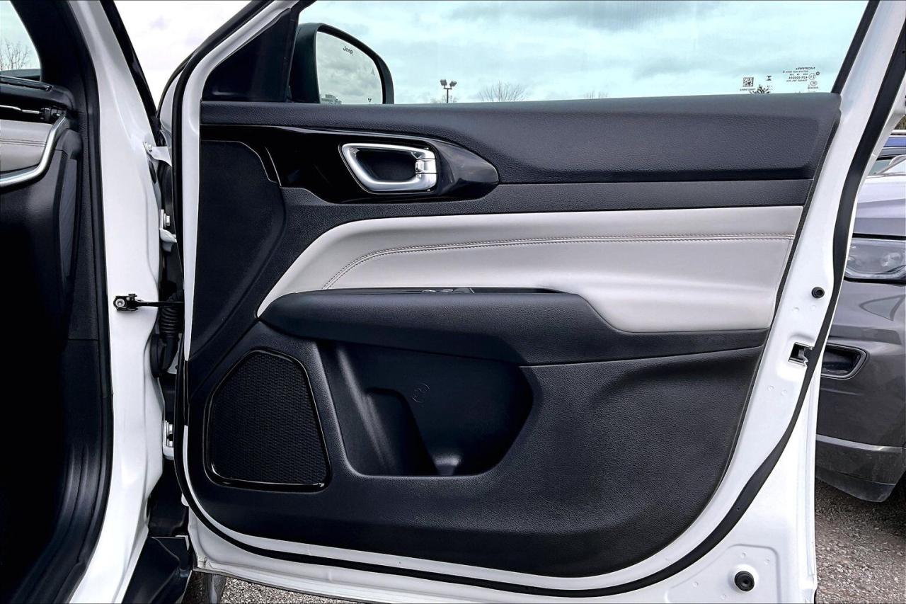 2024 Jeep Compass Limited | Heated Leather | Safety Tech | 4X4 Photo