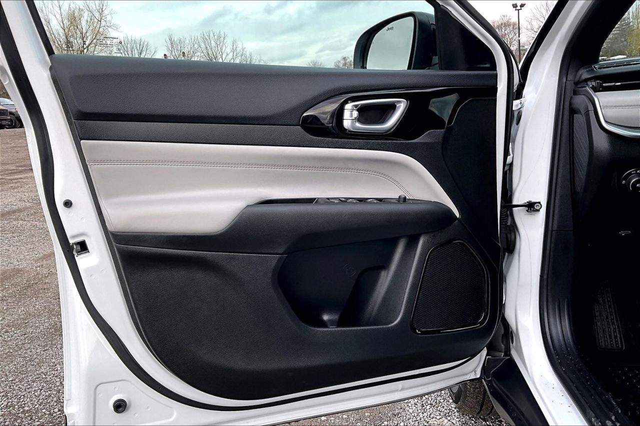 2024 Jeep Compass Limited | Heated Leather | Safety Tech | 4X4 Photo