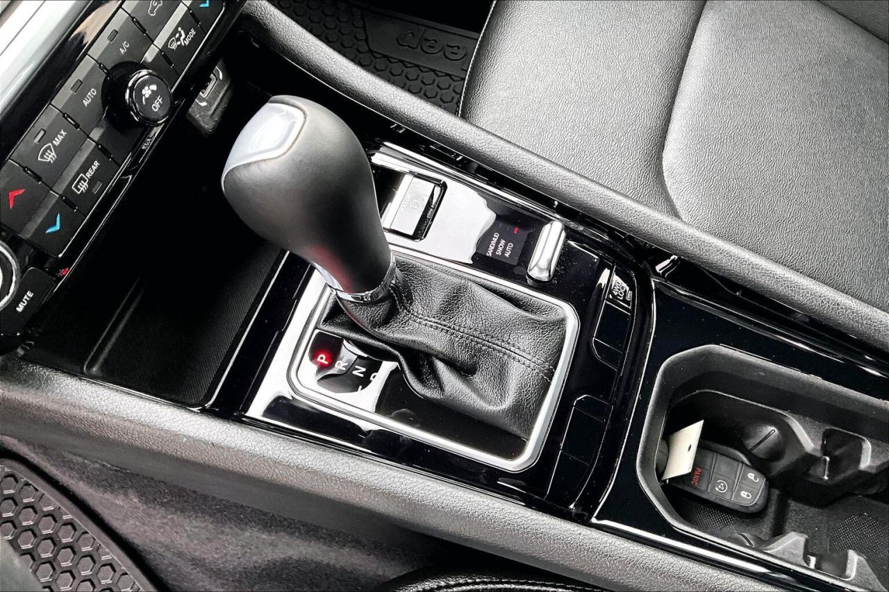 2024 Jeep Compass Limited | Heated Leather | Safety Tech | 4X4 Photo