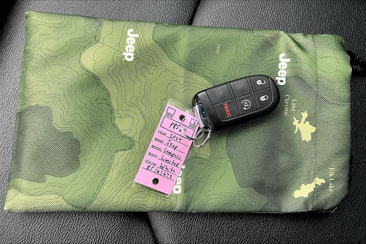2024 Jeep Compass Limited | Heated Leather | Safety Tech | 4X4 Photo