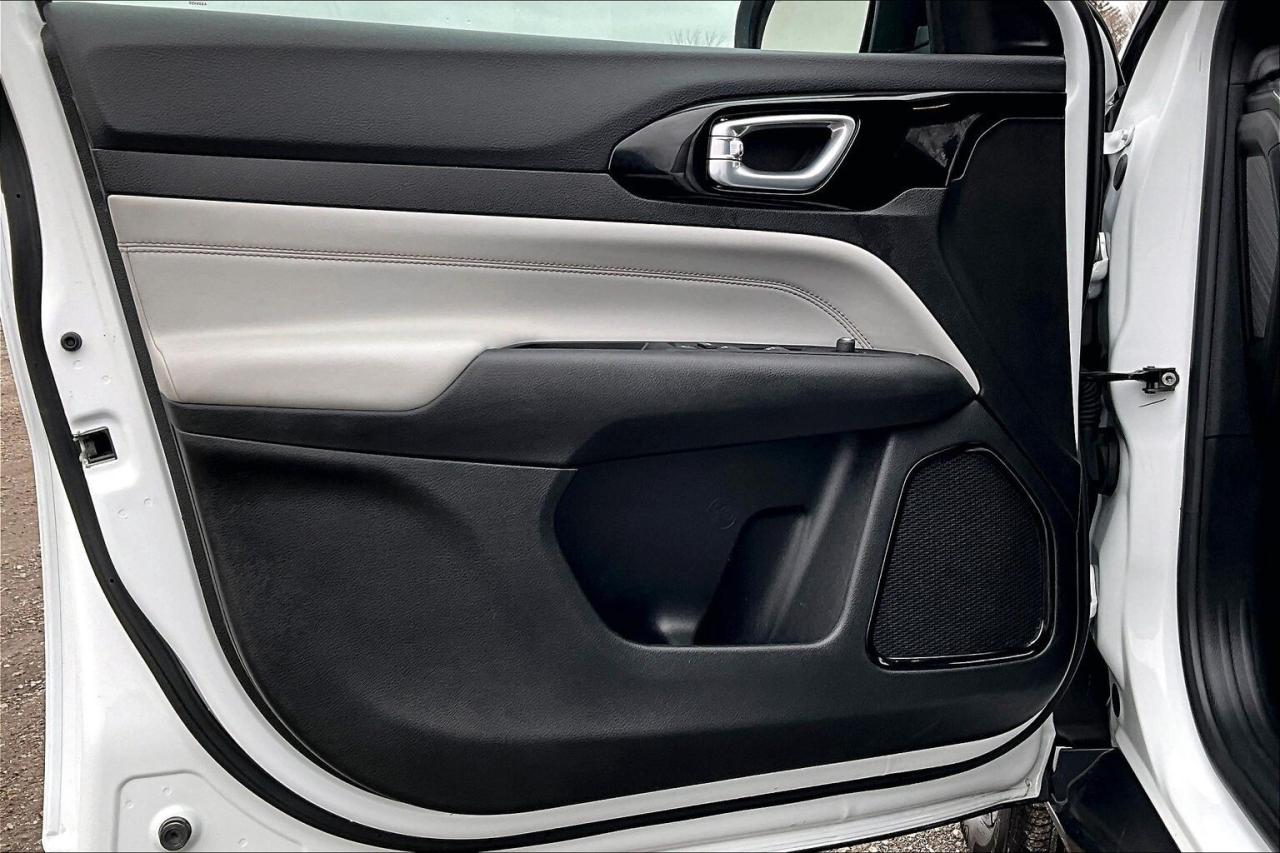 2024 Jeep Compass Limited | Heated Leather | Safety Tech | 4X4 Photo