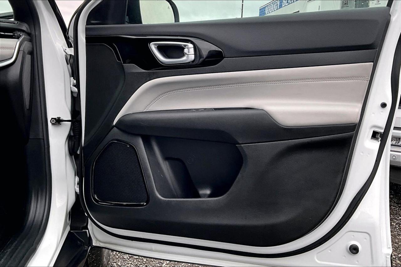 2024 Jeep Compass Limited | Heated Leather | Safety Tech | 4X4 Photo