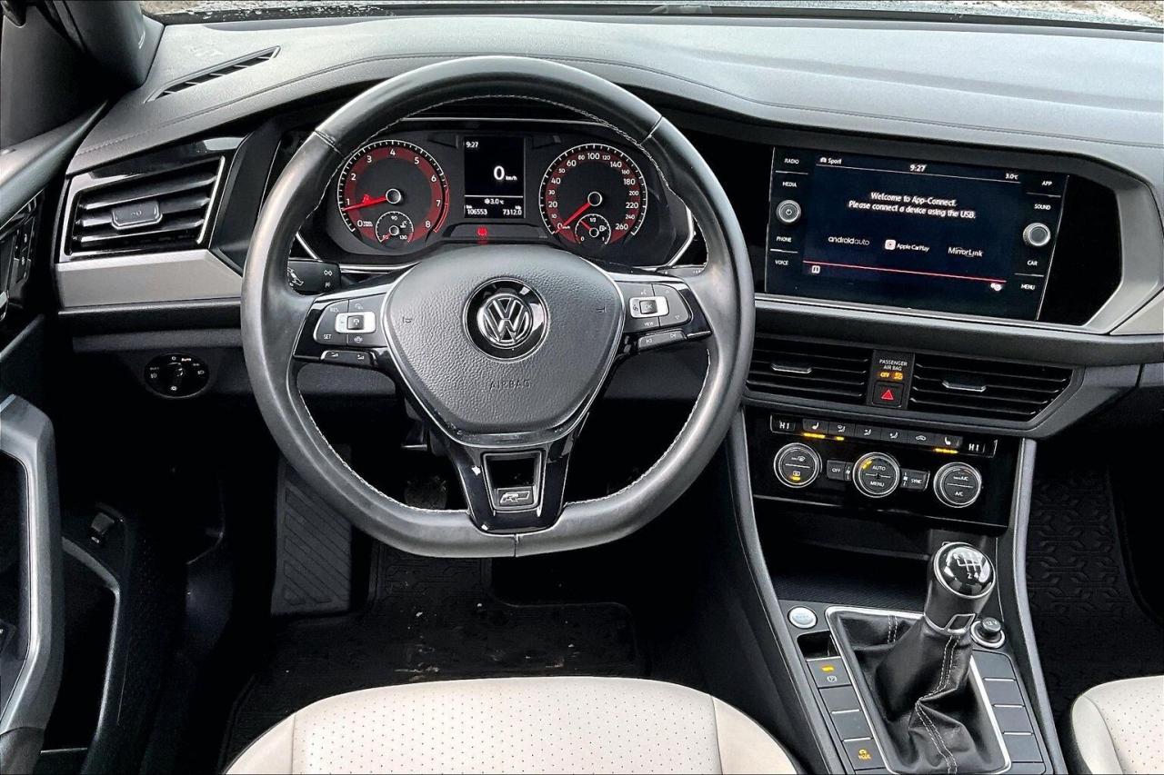 2019 Volkswagen Jetta Highline R Line 6Spd Manual | FWD Photo4