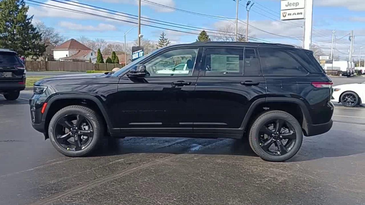 2025 Jeep Grand Cherokee LIMITED 4X4 Photo