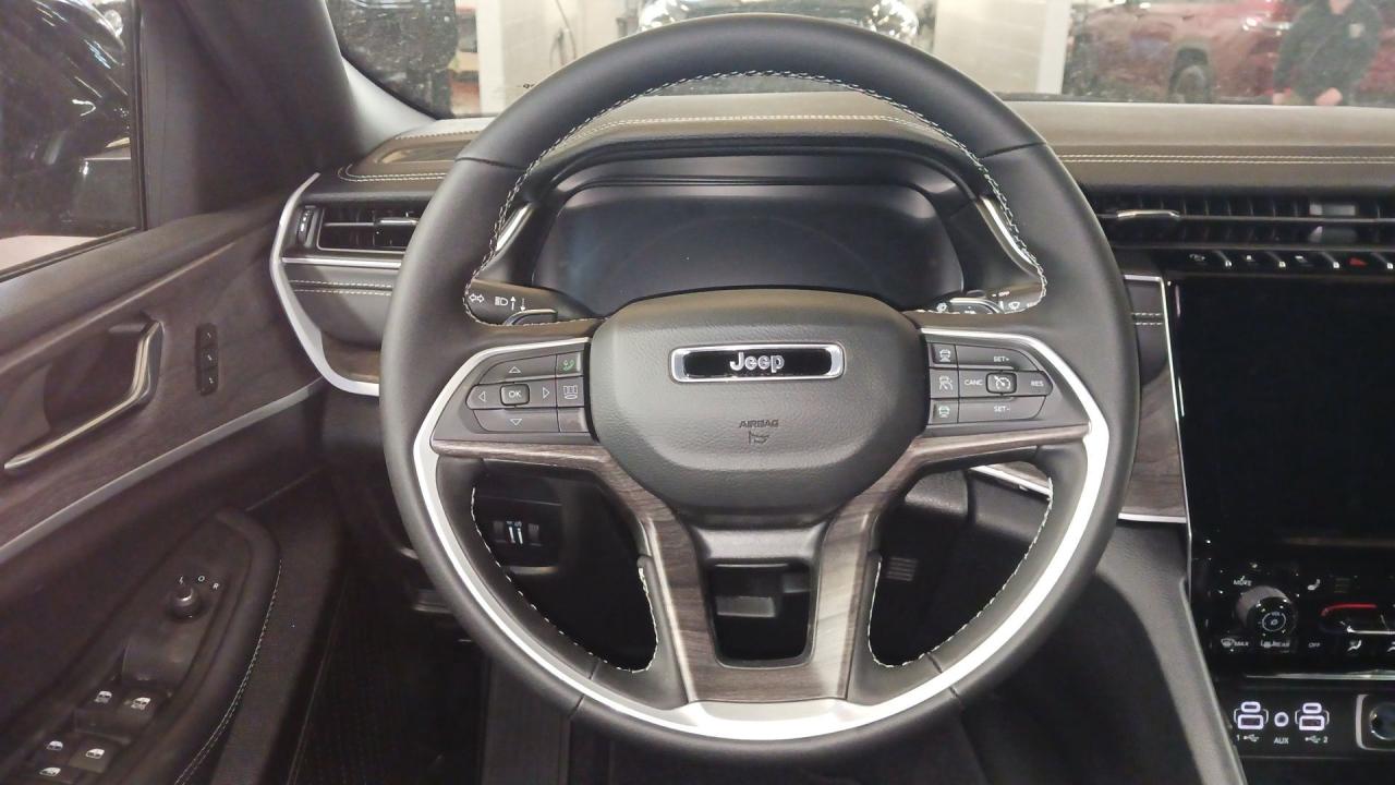 2025 Jeep Grand Cherokee LIMITED 4X4 Photo