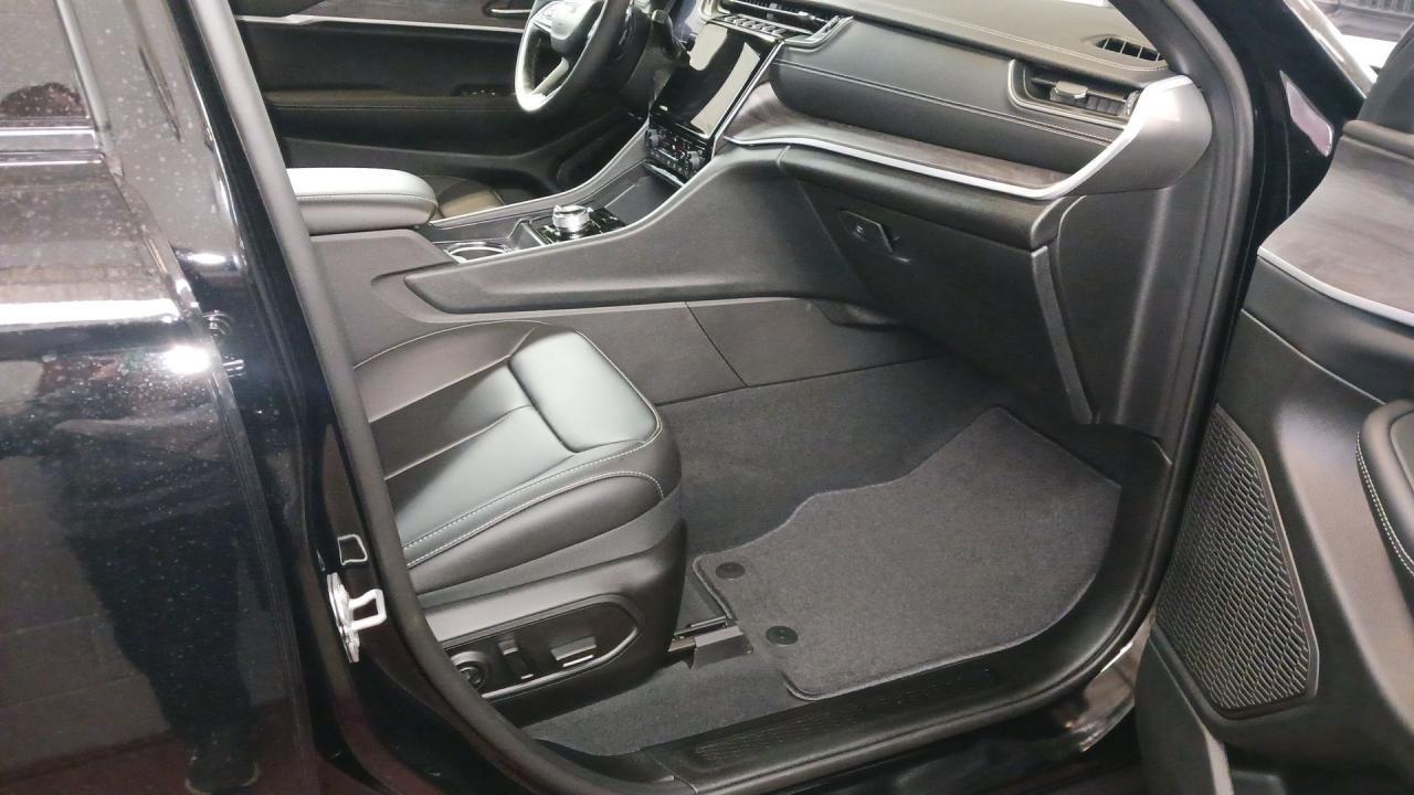 2025 Jeep Grand Cherokee LIMITED 4X4 Photo