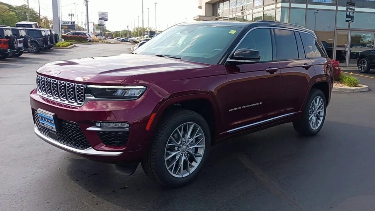 2025 Jeep Grand Cherokee Summit 4x4 Photo