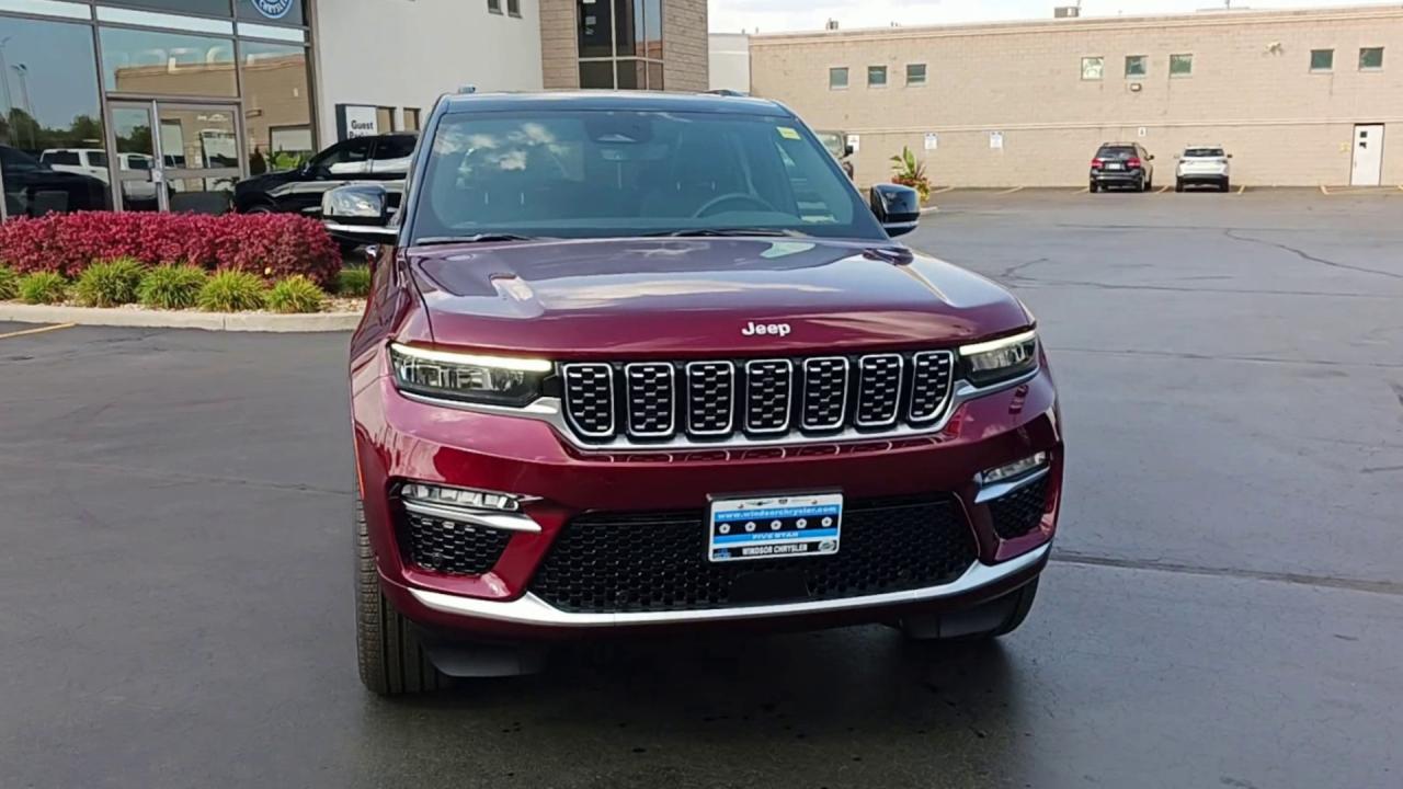 2025 Jeep Grand Cherokee Summit 4x4 Photo