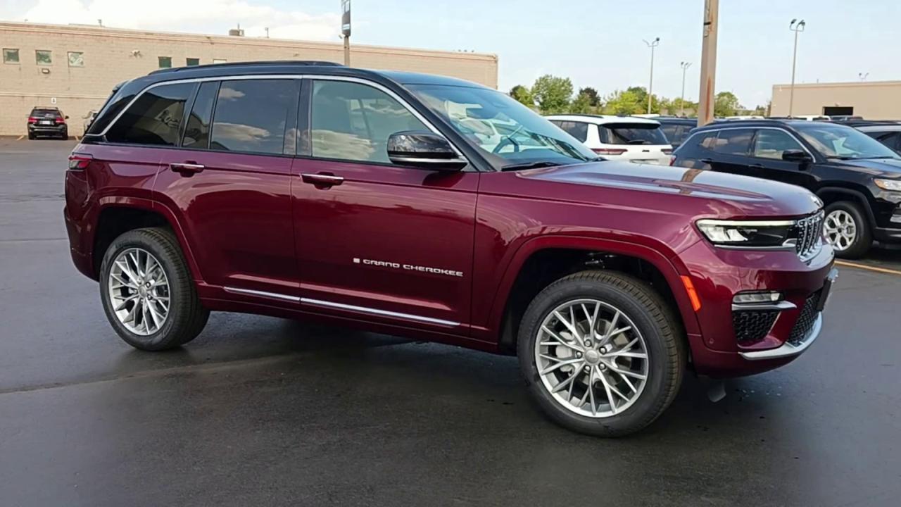 2025 Jeep Grand Cherokee Summit 4x4 Photo