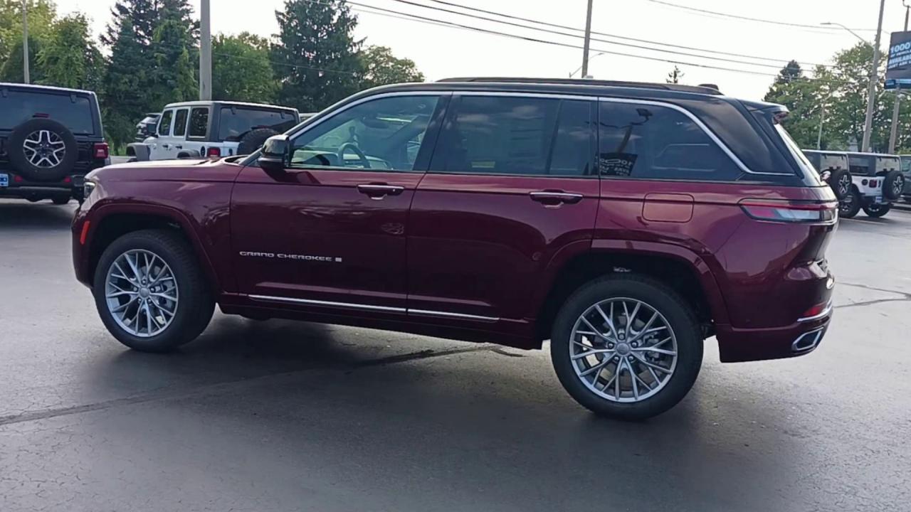 2025 Jeep Grand Cherokee Summit 4x4 Photo