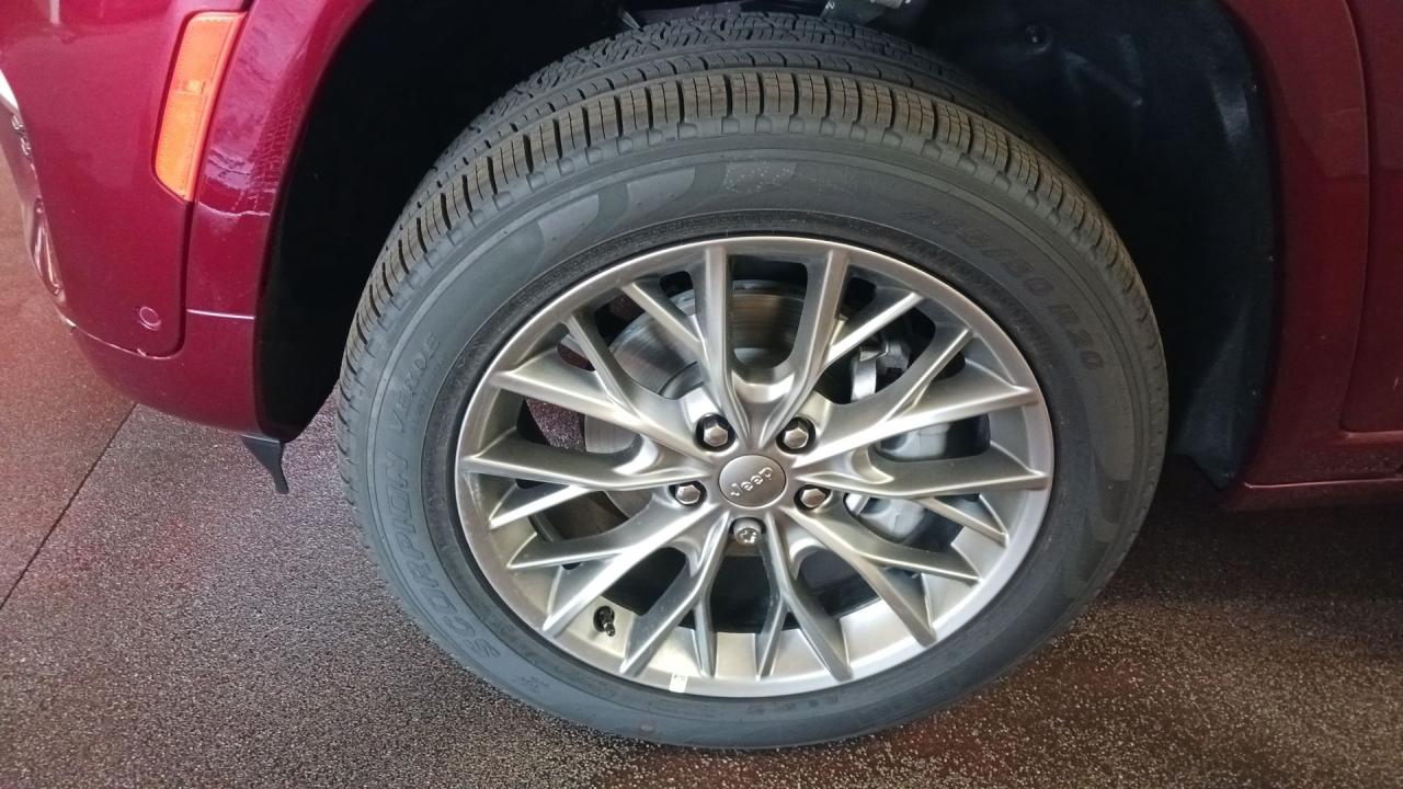 2025 Jeep Grand Cherokee Summit 4x4 Photo