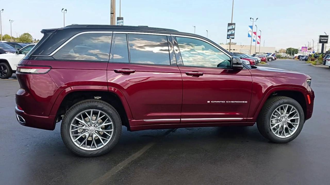 2025 Jeep Grand Cherokee Summit 4x4 Photo