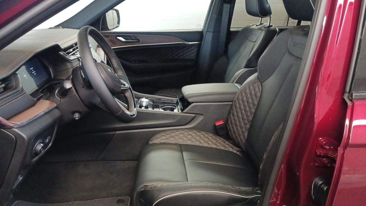 2025 Jeep Grand Cherokee Summit 4x4 Photo