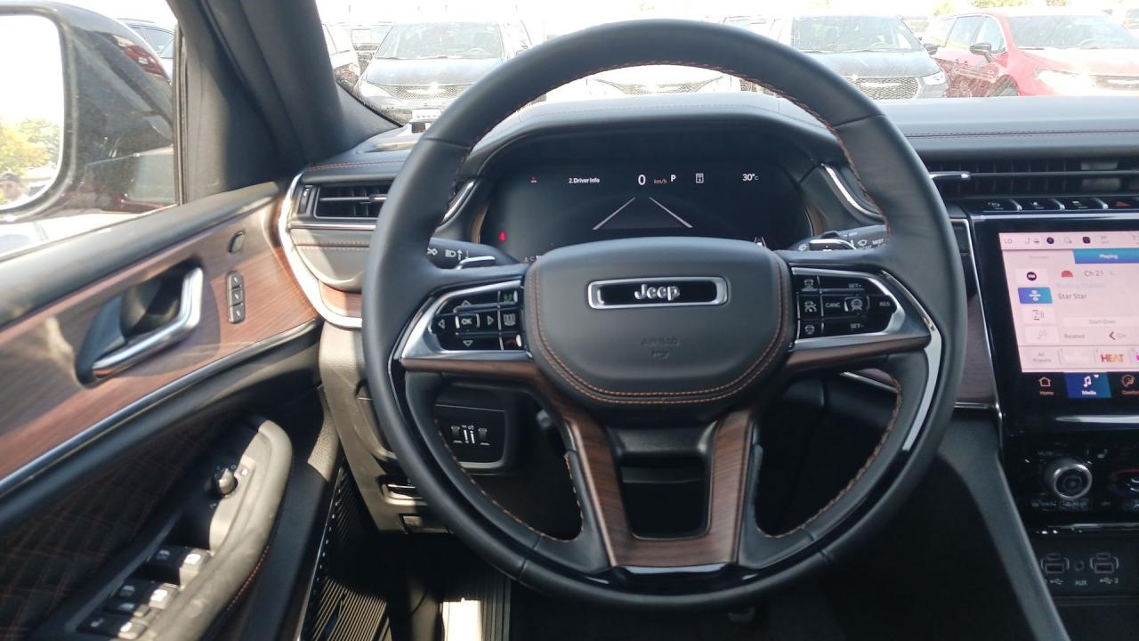 2025 Jeep Grand Cherokee Summit 4x4 Photo