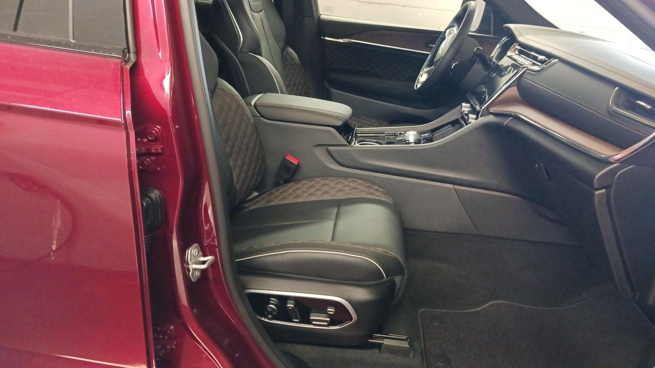 2025 Jeep Grand Cherokee Summit 4x4 Photo