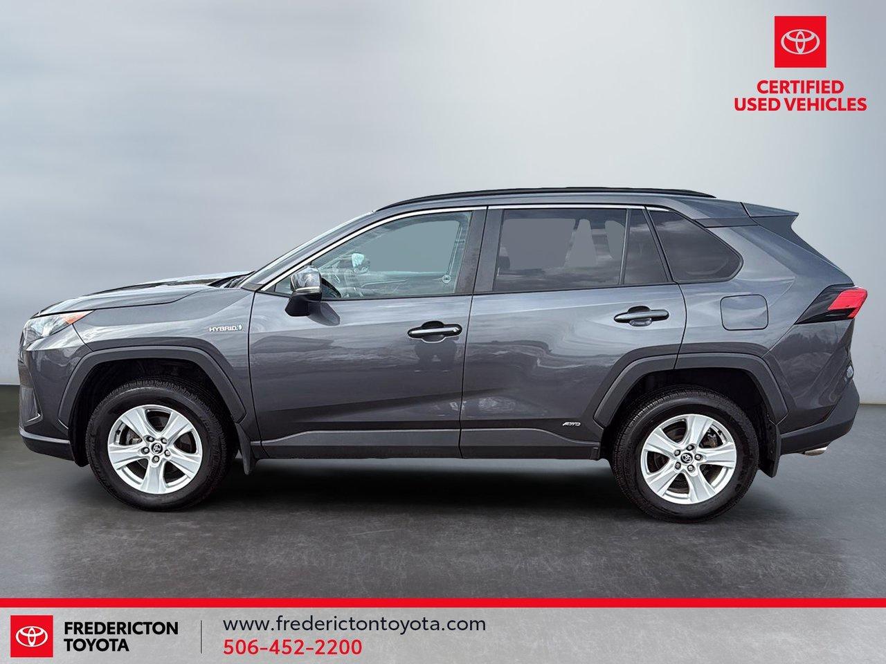 2020 Toyota RAV4 Hybrid LE Photo4