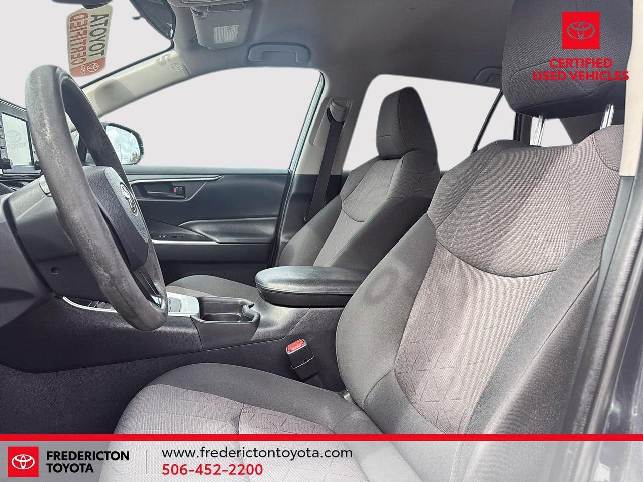 2020 Toyota RAV4 Hybrid LE Photo