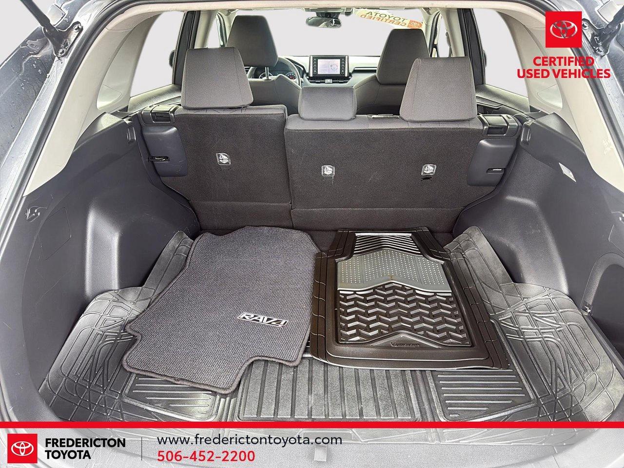 2020 Toyota RAV4 Hybrid LE Photo