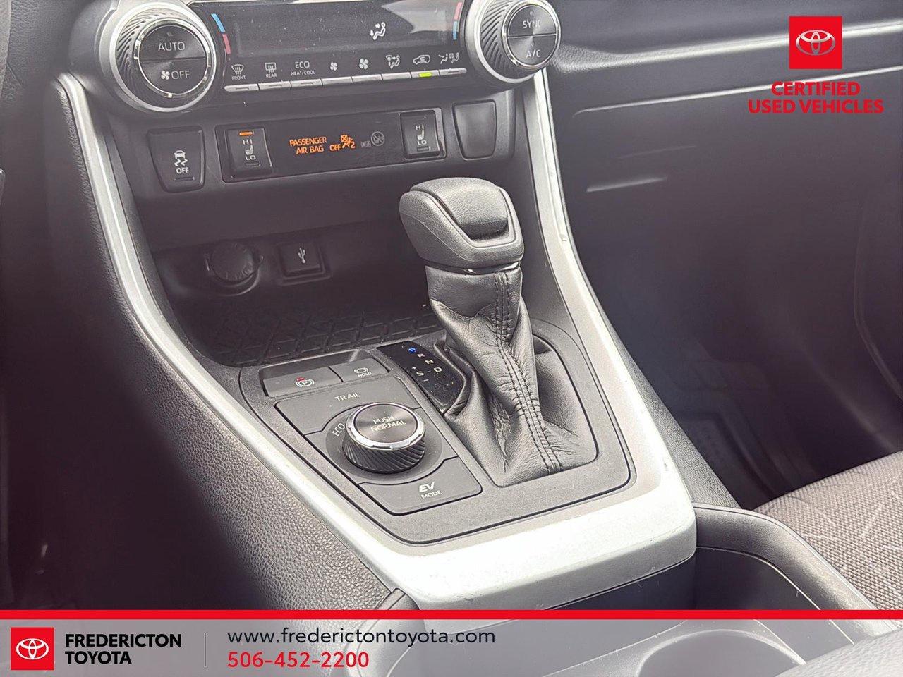 2020 Toyota RAV4 Hybrid LE Photo