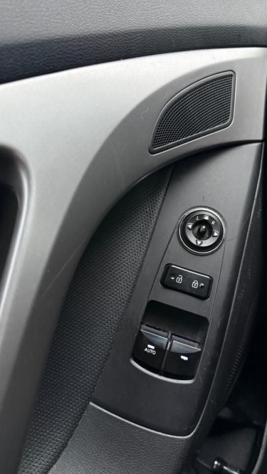 2013 Hyundai Elantra Coupe 2dr Coupe Automatic SE *Ltd Avail* Photo