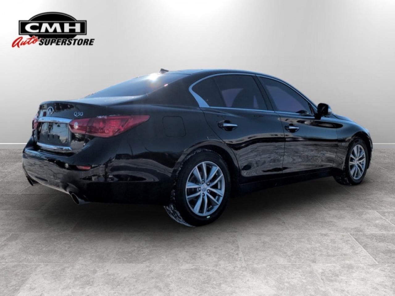 2015 Infiniti Q50 V6 AWD Photo