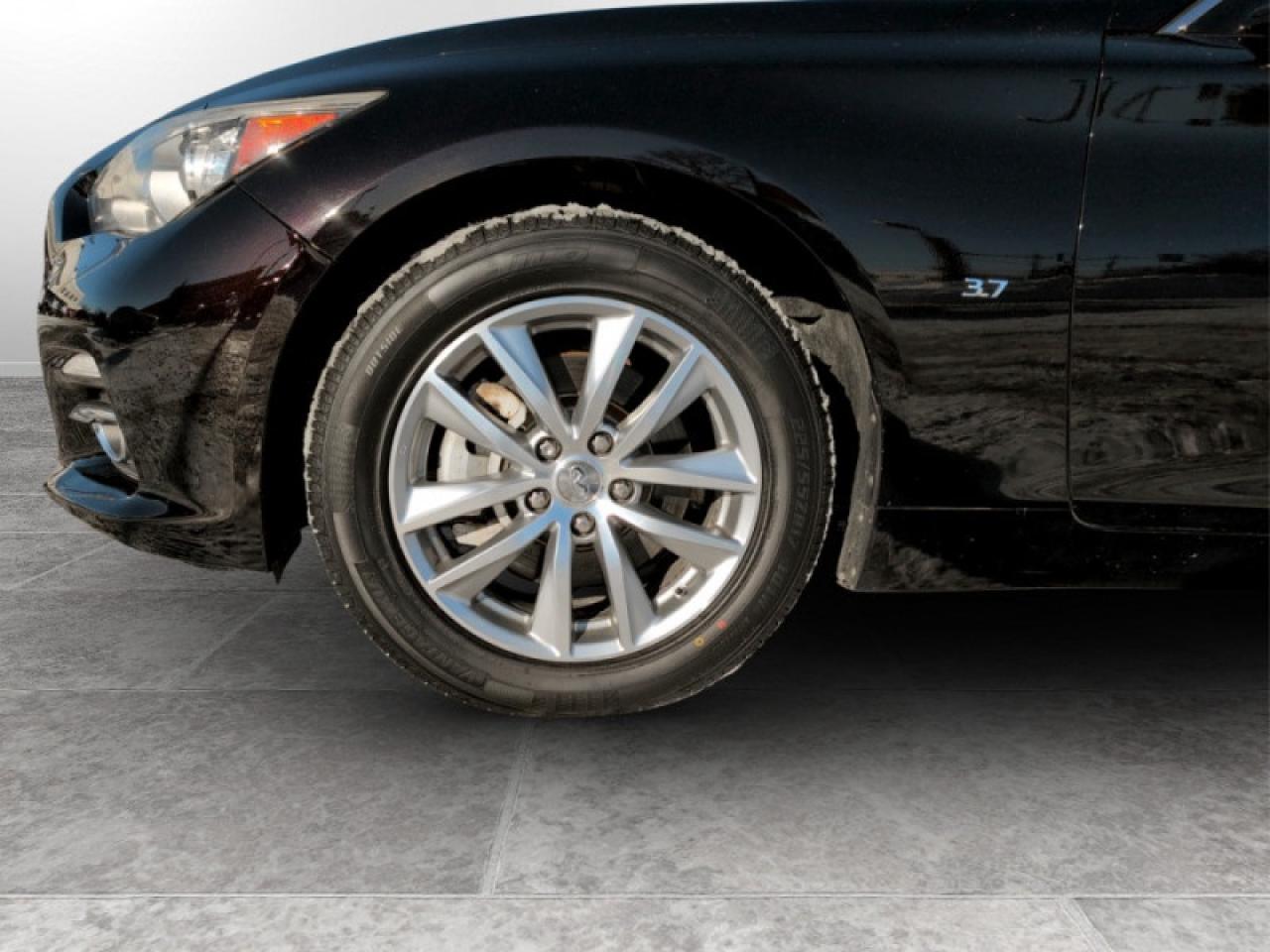 2015 Infiniti Q50 V6 AWD Photo