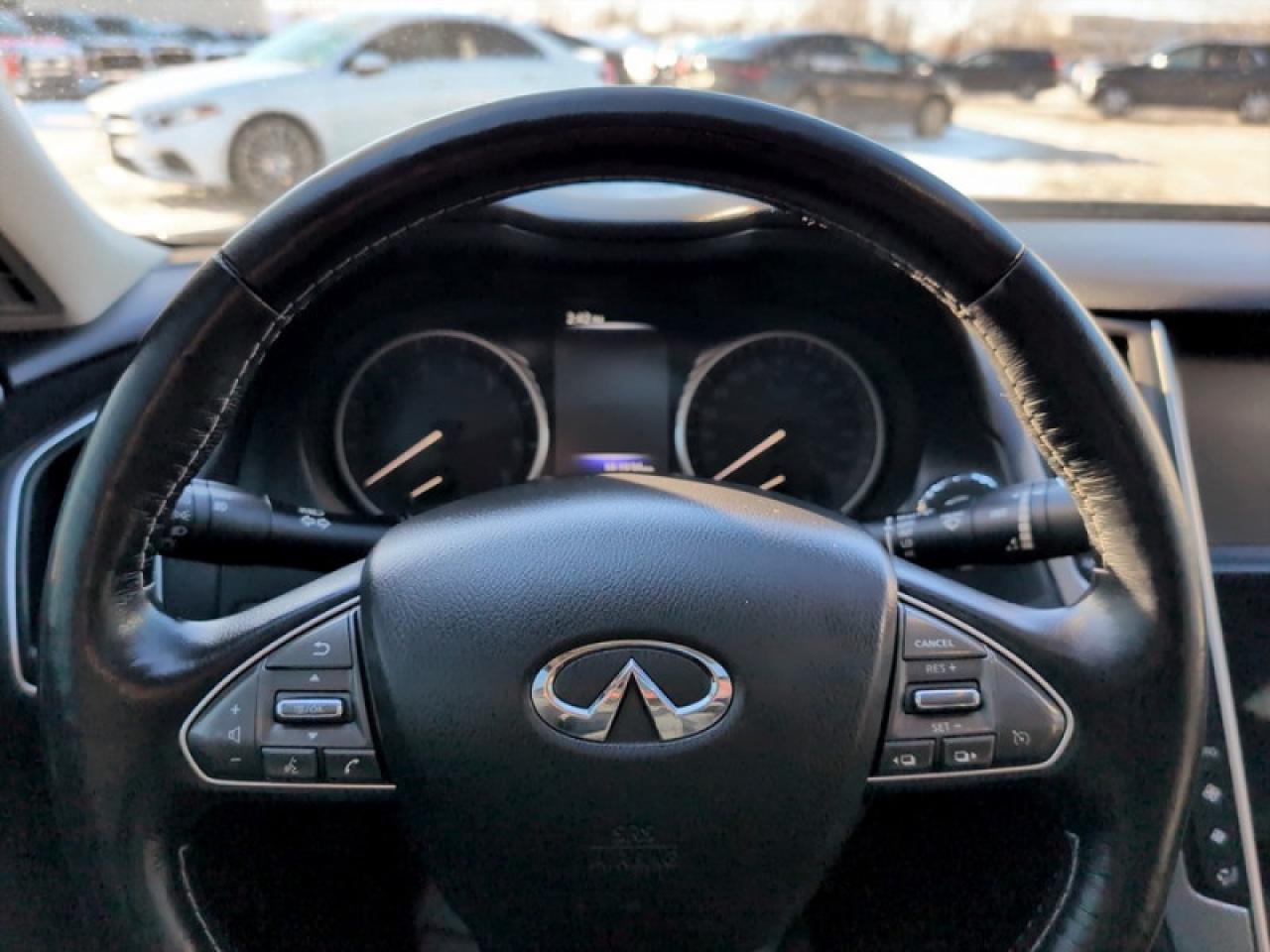 2015 Infiniti Q50 V6 AWD Photo