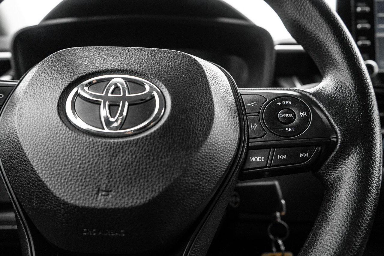 2020 Toyota Corolla LE Photo