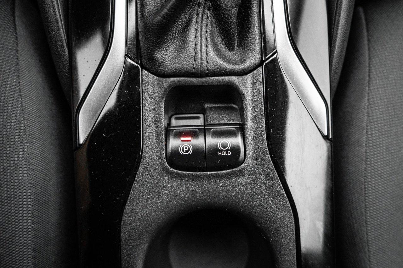 2020 Toyota Corolla LE Photo