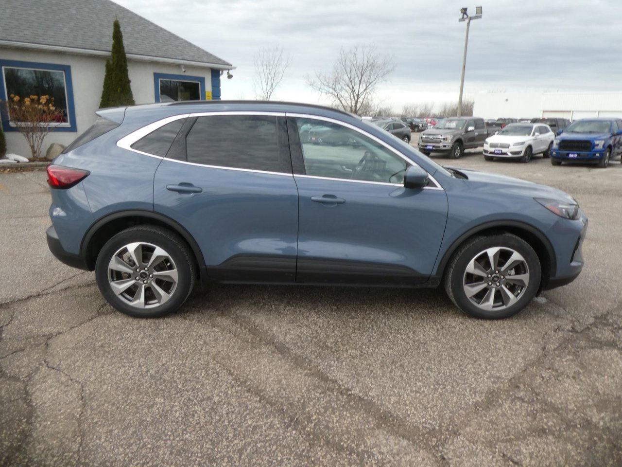 2023 Ford Escape PLATINUM PLATINUM Photo