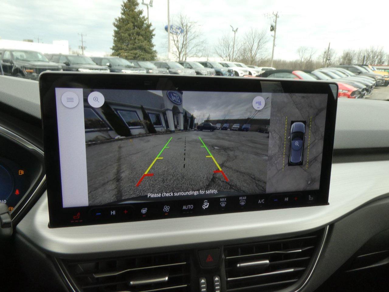 2023 Ford Escape PLATINUM PLATINUM Photo