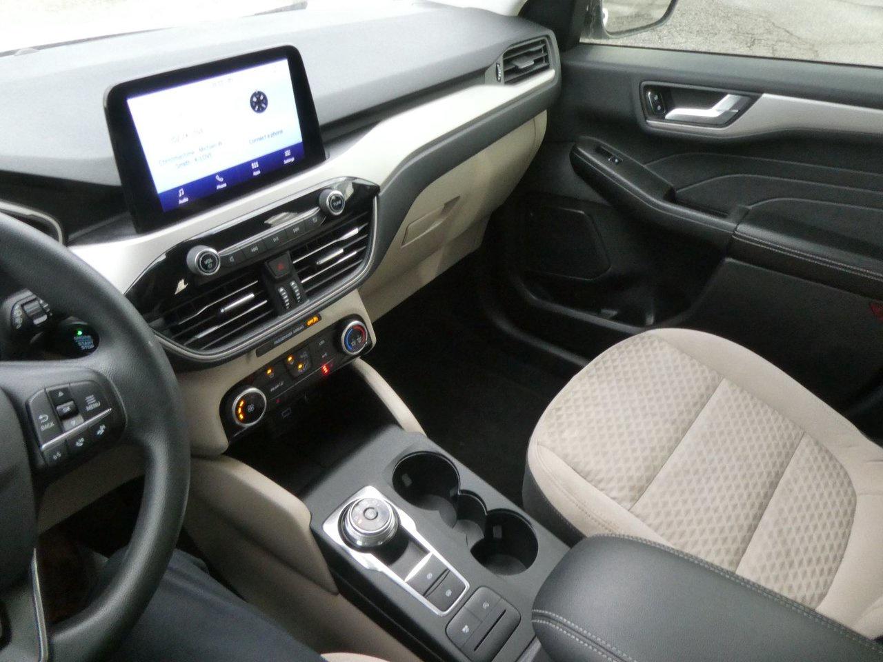 2021 Ford Escape SE Photo