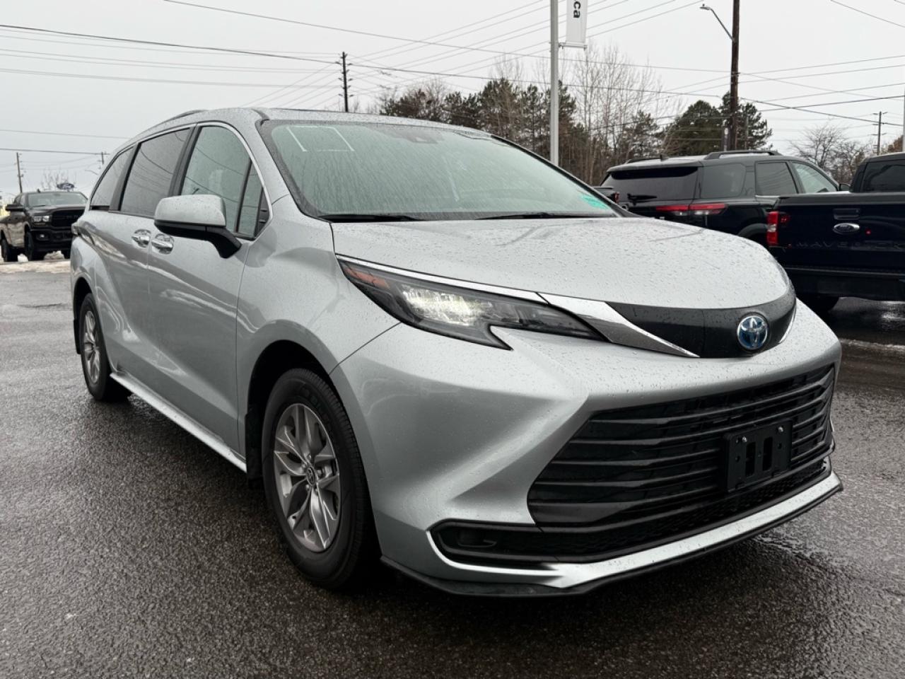 2025 Toyota Sienna XLE 8-Passenger  - Sunroof - $165.55 /Wk Photo