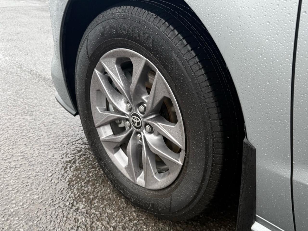 2025 Toyota Sienna XLE 8-Passenger  - Sunroof - $165.55 /Wk Photo