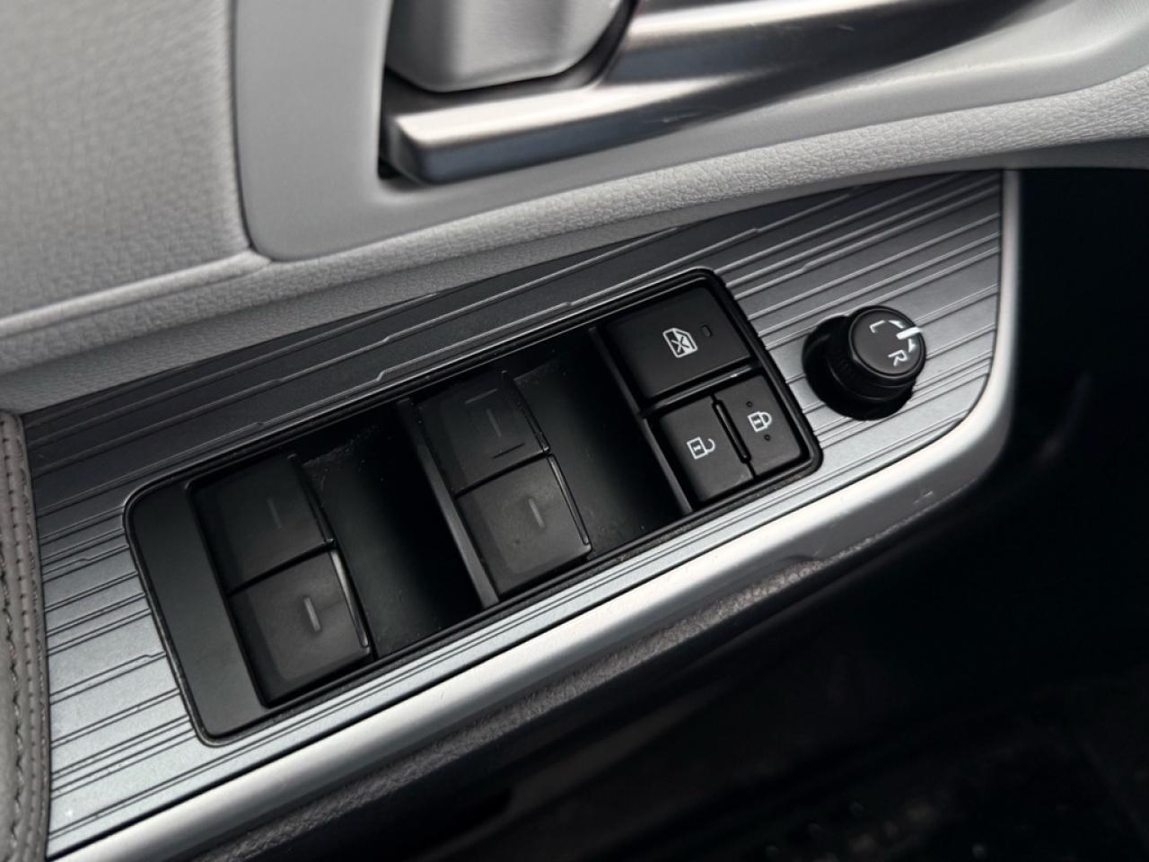 2025 Toyota Sienna XLE 8-Passenger  - Sunroof - $165.55 /Wk Photo