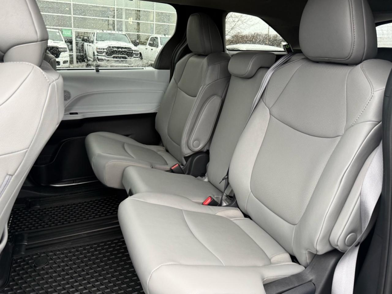 2025 Toyota Sienna XLE 8-Passenger  - Sunroof - $165.55 /Wk Photo