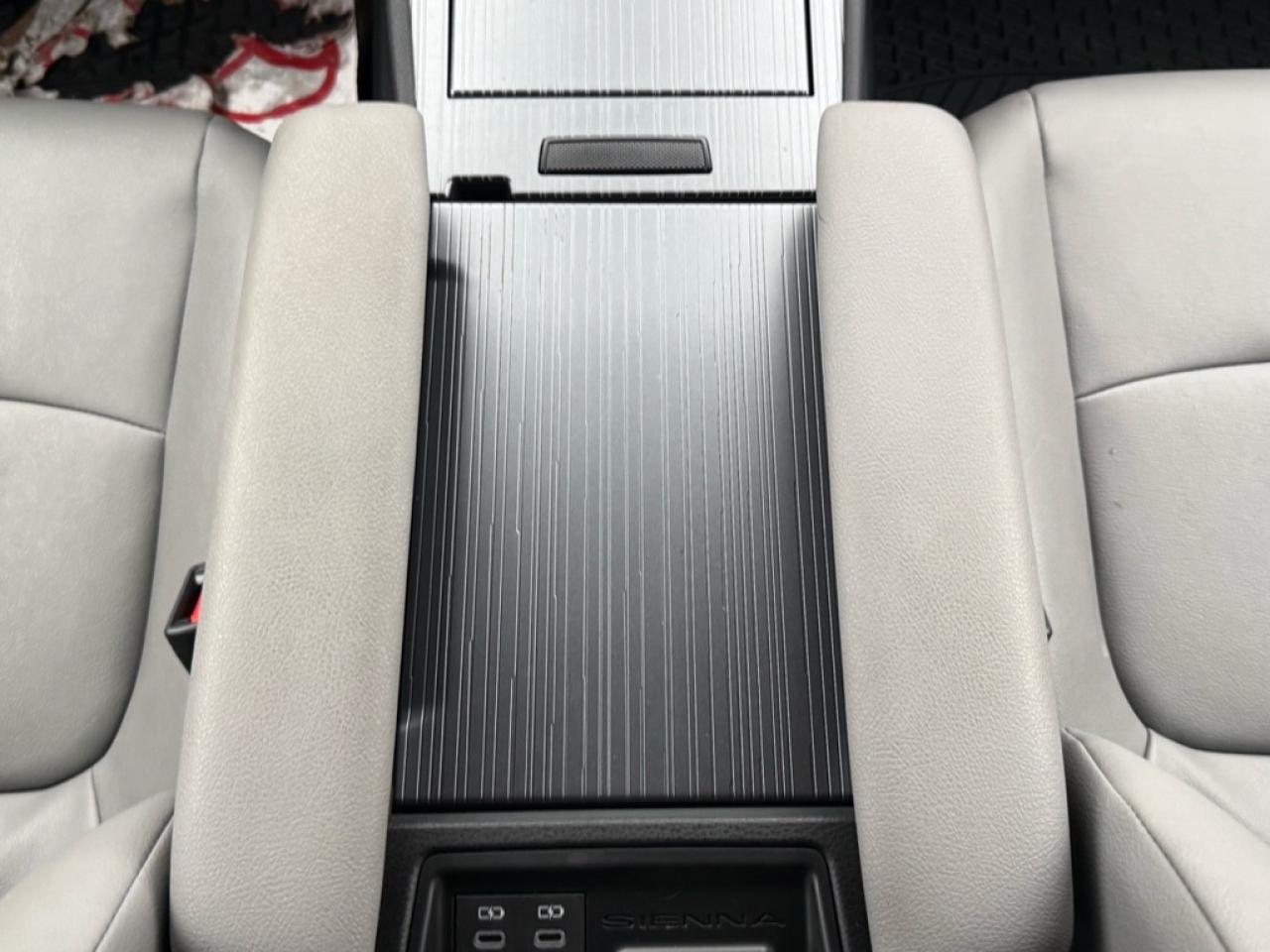 2025 Toyota Sienna XLE 8-Passenger  - Sunroof - $165.55 /Wk Photo