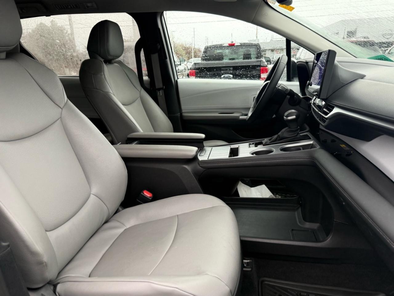 2025 Toyota Sienna XLE 8-Passenger  - Sunroof - $165.55 /Wk Photo